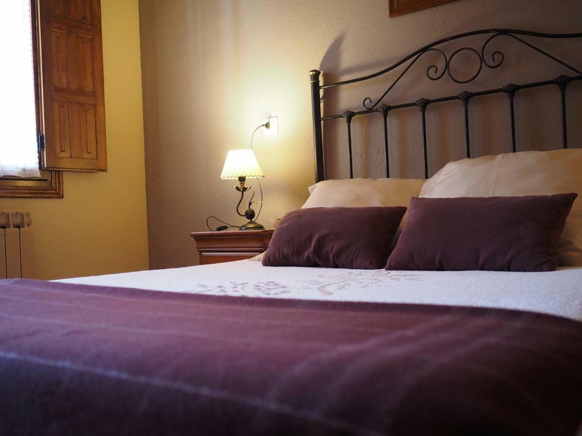Hospedium Hostal Almanzor ナバレドンダ・デ・グレドス エクステリア 写真